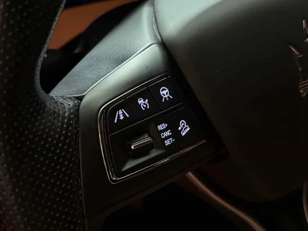 Maserati Levante /3.8 V8/530 PS/GTS/Q4/PANO/1.HAND/PERFEKT 05/2021-photo-25