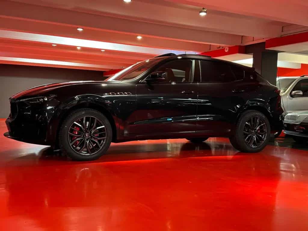 Maserati Levante /3.8 V8/530 PS/GTS/Q4/PANO/1.HAND/PERFEKT 05/2021-photo-30