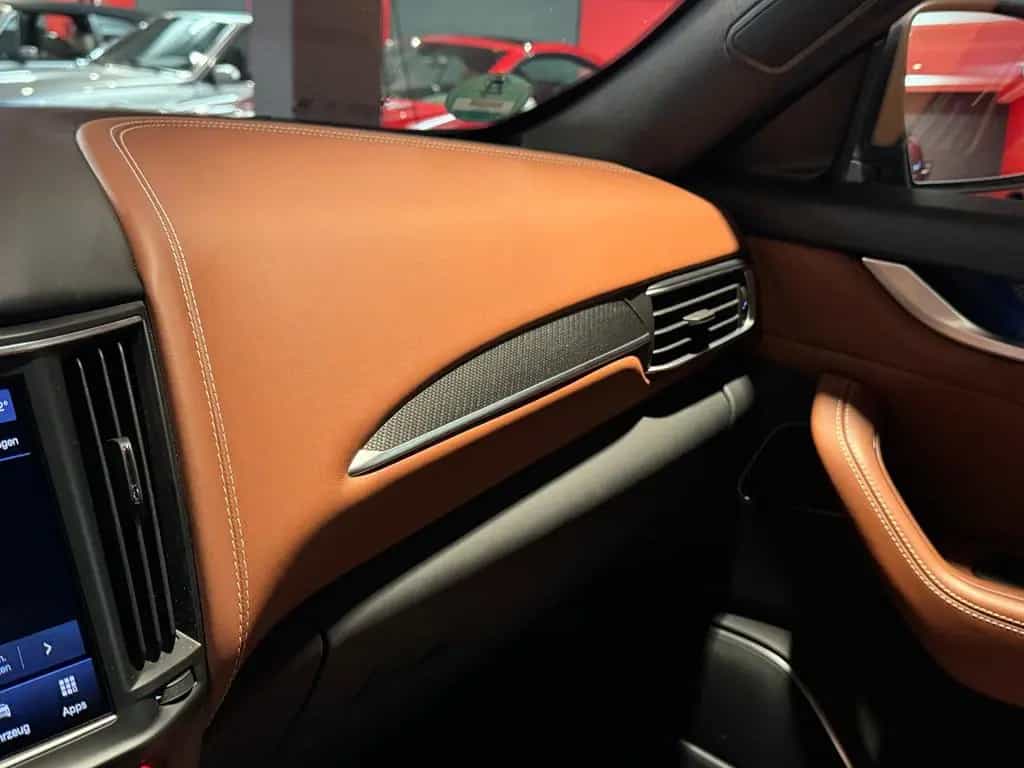 Maserati Levante /3.8 V8/530 PS/GTS/Q4/PANO/1.HAND/PERFEKT 05/2021-photo-35