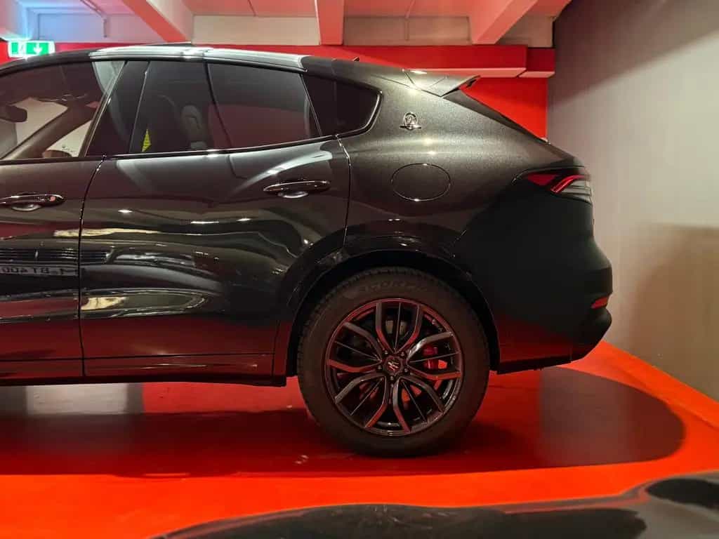 Maserati Levante /3.8 V8/530 PS/GTS/Q4/PANO/1.HAND/PERFEKT 05/2021-photo-36