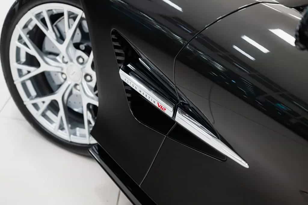 Aston Martin Vanquish Volante Full Options Titanium Exhaust 02/2026-photo-10