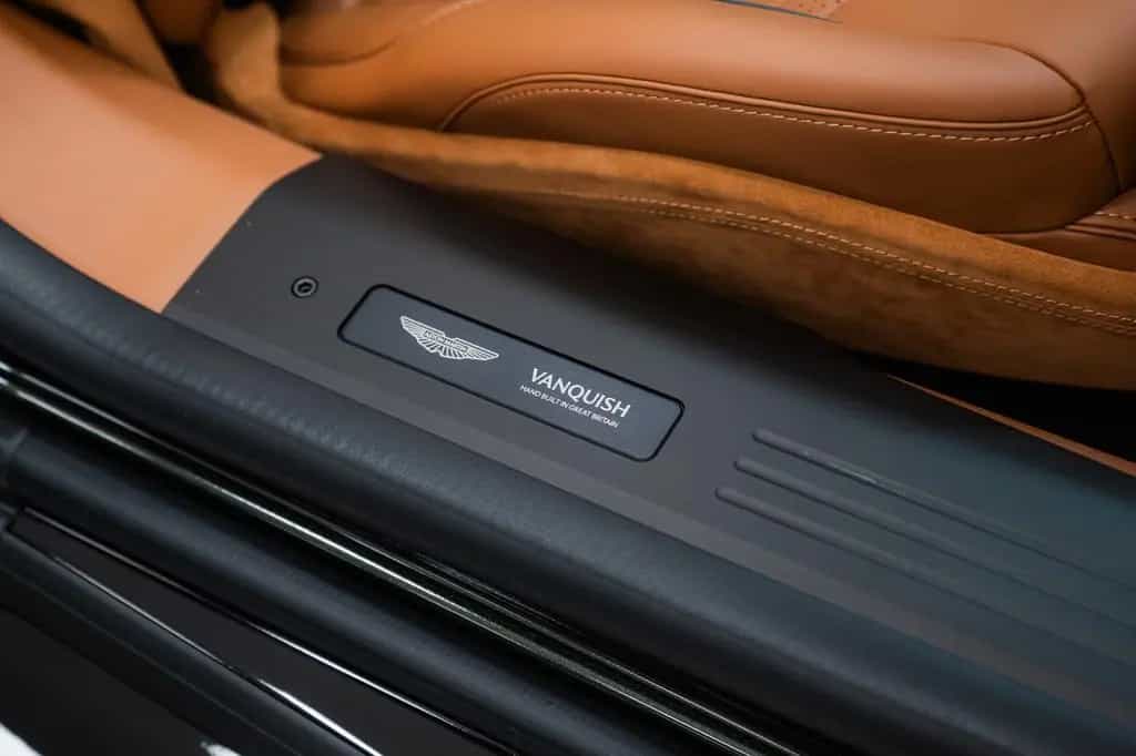 Aston Martin Vanquish Volante Full Options Titanium Exhaust 02/2026-photo-11