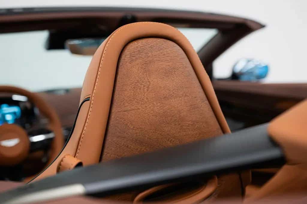 Aston Martin Vanquish Volante Full Options Titanium Exhaust 02/2026-photo-15