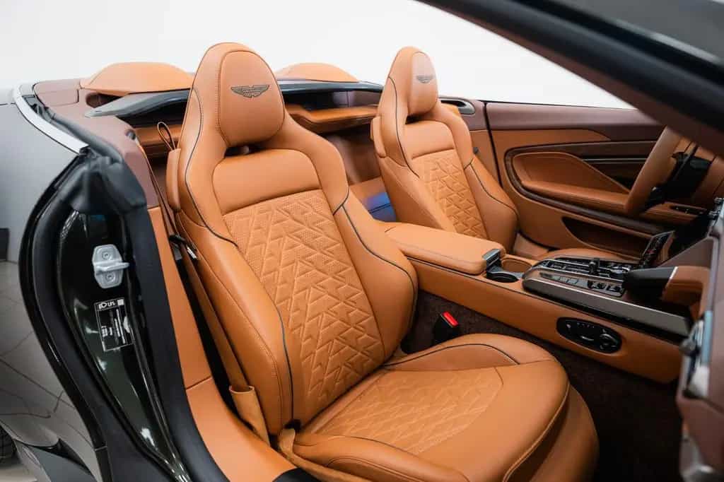 Aston Martin Vanquish Volante Full Options Titanium Exhaust 02/2026-photo-4