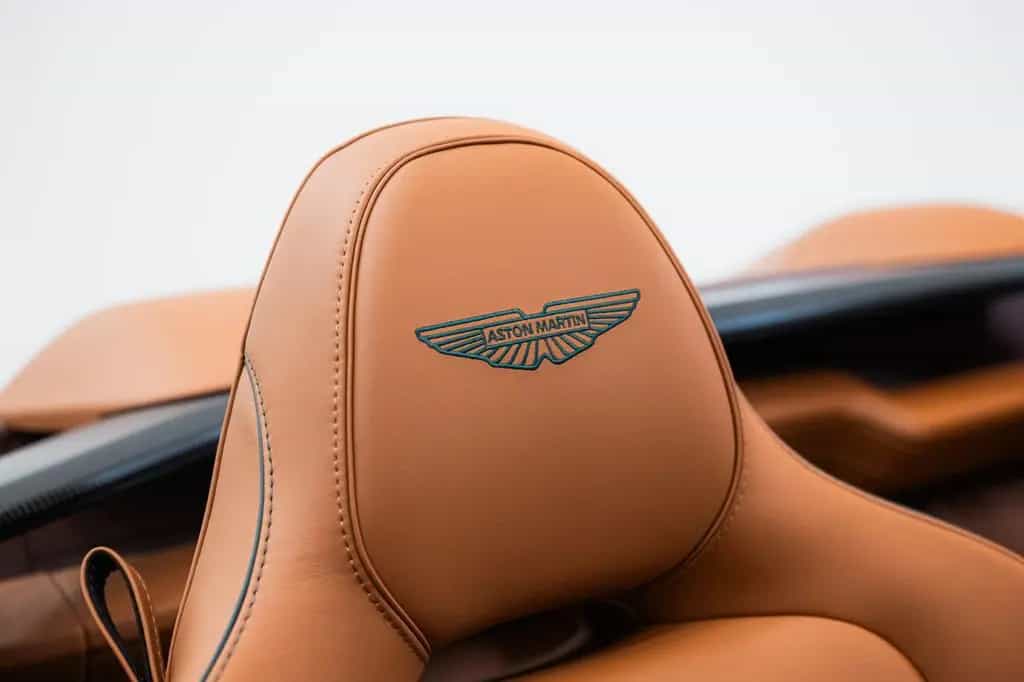 Aston Martin Vanquish Volante Full Options Titanium Exhaust 02/2026-photo-6