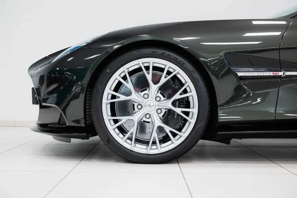 Aston Martin Vanquish Volante Full Options Titanium Exhaust 02/2026-photo-9