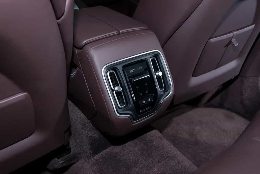 Aston Martin DBX 550CV 06/2024-photo-31