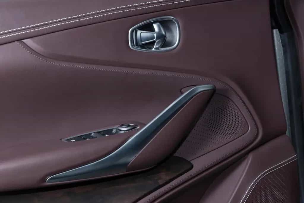 Aston Martin DBX 550CV 06/2024-photo-32