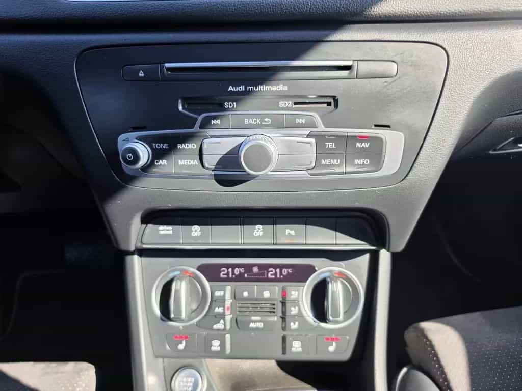 Audi Q3 sport quattro S Line Plus Panorama*AHK*Leder* 12/2015-photo-18