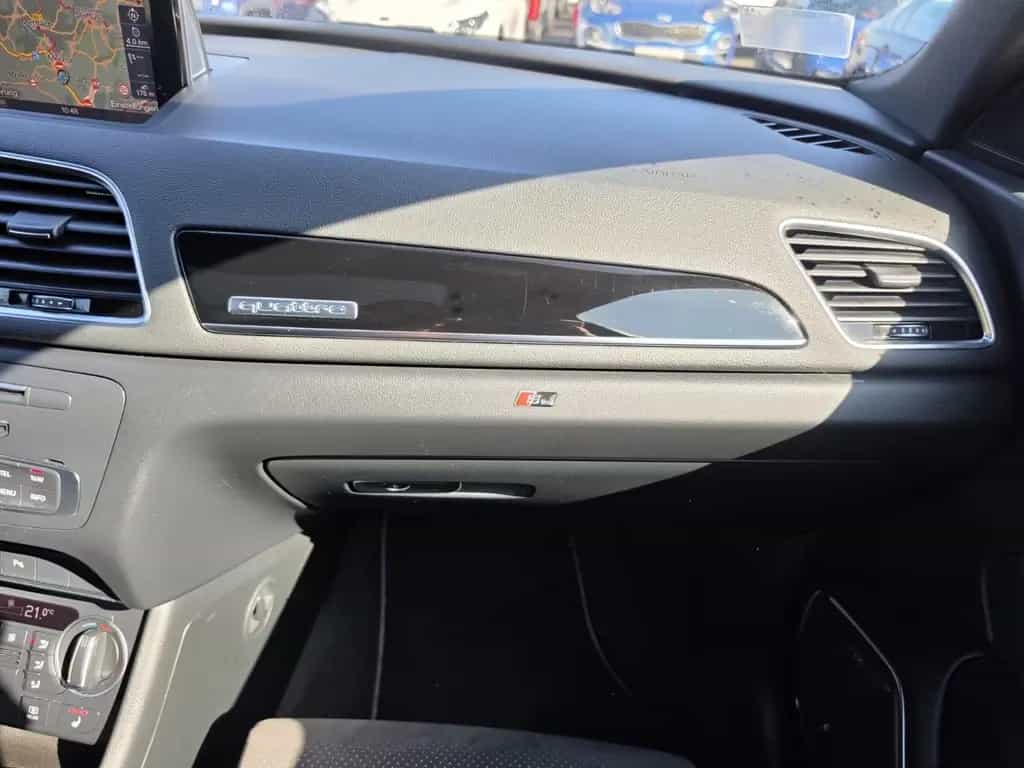 Audi Q3 sport quattro S Line Plus Panorama*AHK*Leder* 12/2015-photo-23
