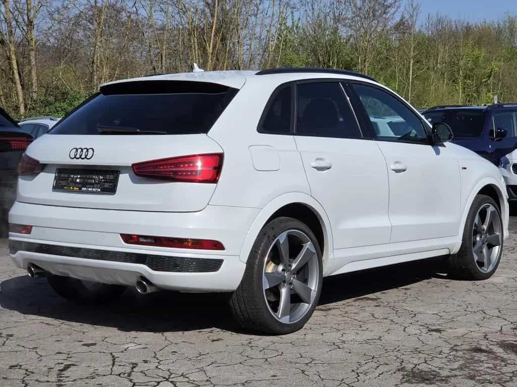 Audi Q3 sport quattro S Line Plus Panorama*AHK*Leder* 12/2015-photo-4
