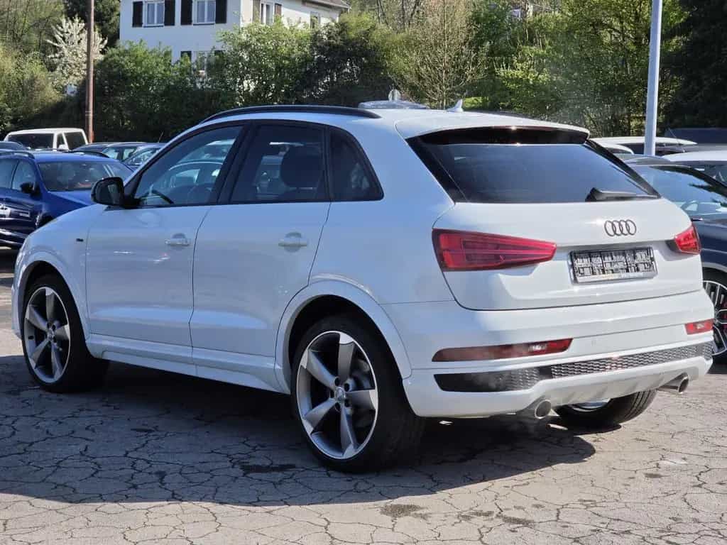 Audi Q3 sport quattro S Line Plus Panorama*AHK*Leder* 12/2015-photo-6