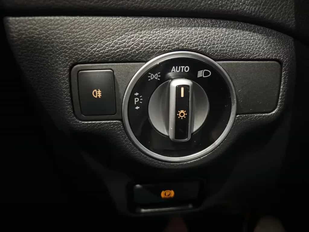 Mercedes-Benz CLA 220 Shooting Brake CLA220d 4M SB 2.HD DSG ACC LED PANO NAV PARK SHZ 03/2019-photo-22