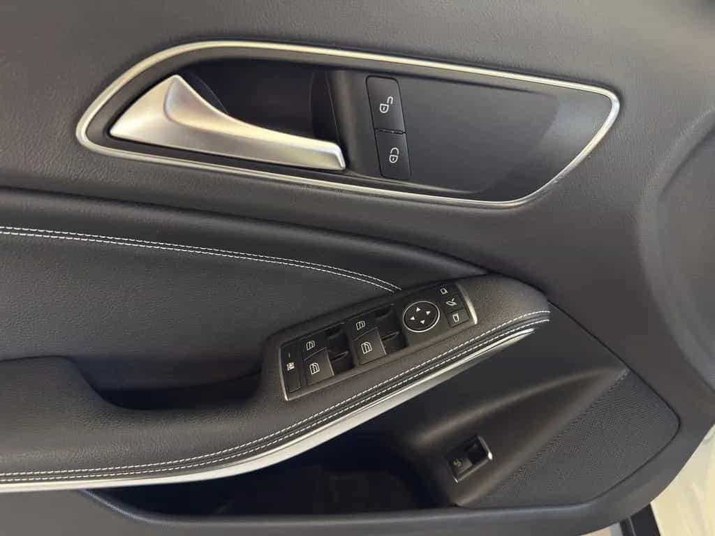 Mercedes-Benz GLA 200 Urban LED*PANO*SHZ*PDC 08/2017-photo-21