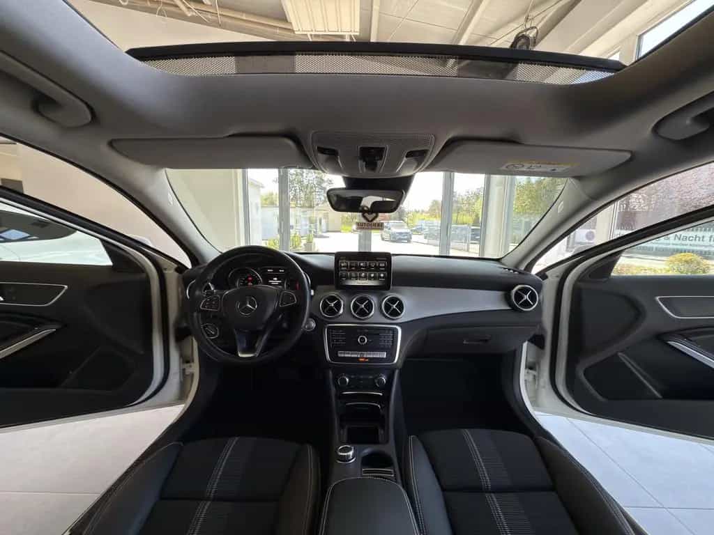 Mercedes-Benz GLA 200 Urban LED*PANO*SHZ*PDC 08/2017-photo-7