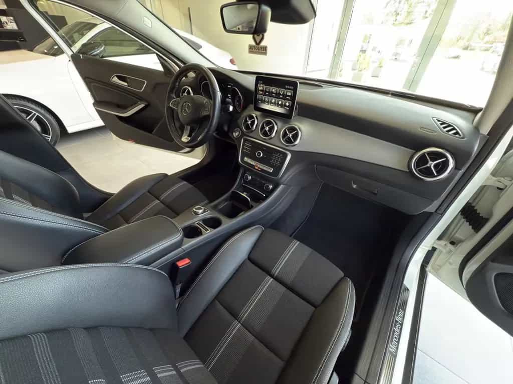 Mercedes-Benz GLA 200 Urban LED*PANO*SHZ*PDC 08/2017-photo-8