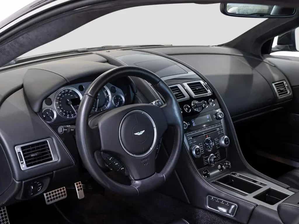 Aston Martin DB9 Coupe -Onyx Black- 06/2013-photo-2