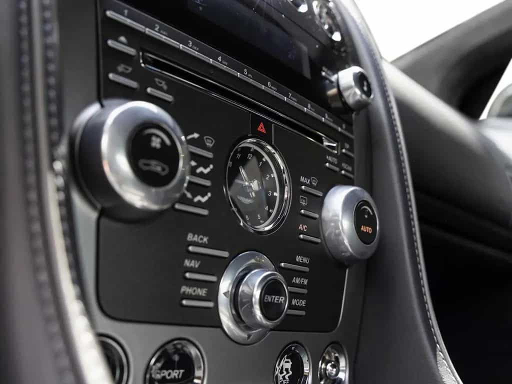 Aston Martin DB9 Coupe -Onyx Black- 06/2013-photo-24