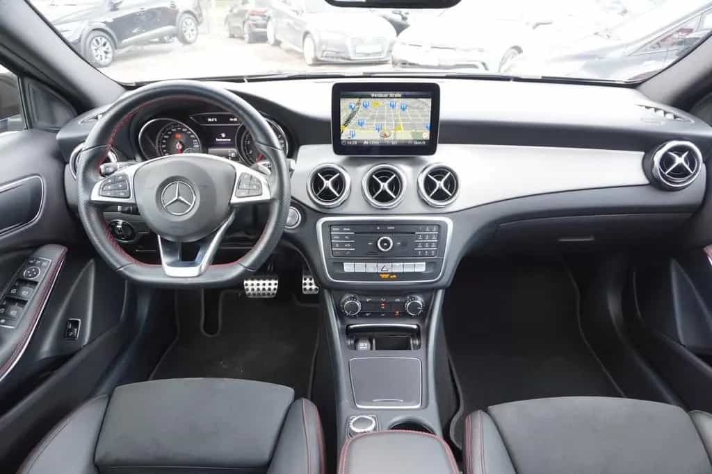 Mercedes-Benz GLA 180 Autom. AMG Line LED Navi AHK Alcantara 10/2018-photo-11