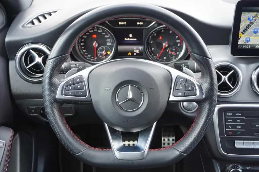 Mercedes-Benz GLA 180 Autom. AMG Line LED Navi AHK Alcantara 10/2018-photo-13