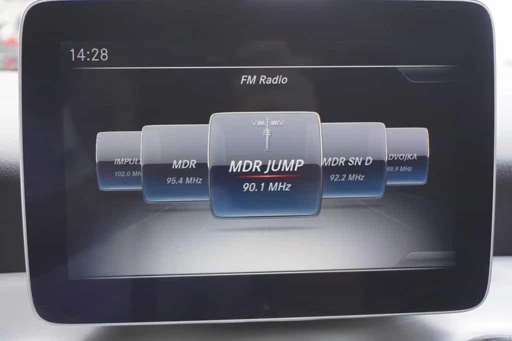 Mercedes-Benz GLA 180 Autom. AMG Line LED Navi AHK Alcantara 10/2018-photo-15