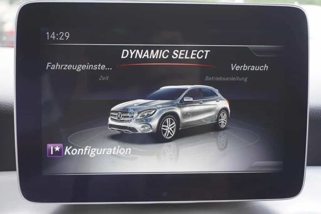 Mercedes-Benz GLA 180 Autom. AMG Line LED Navi AHK Alcantara 10/2018-photo-17