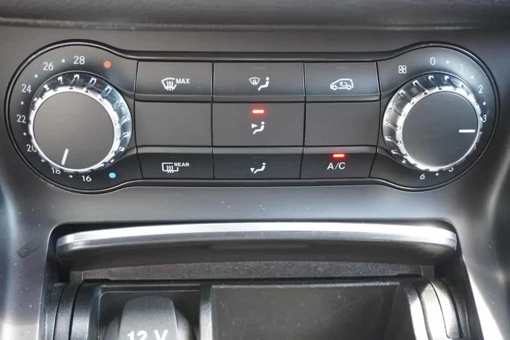 Mercedes-Benz GLA 180 Autom. AMG Line LED Navi AHK Alcantara 10/2018-photo-19