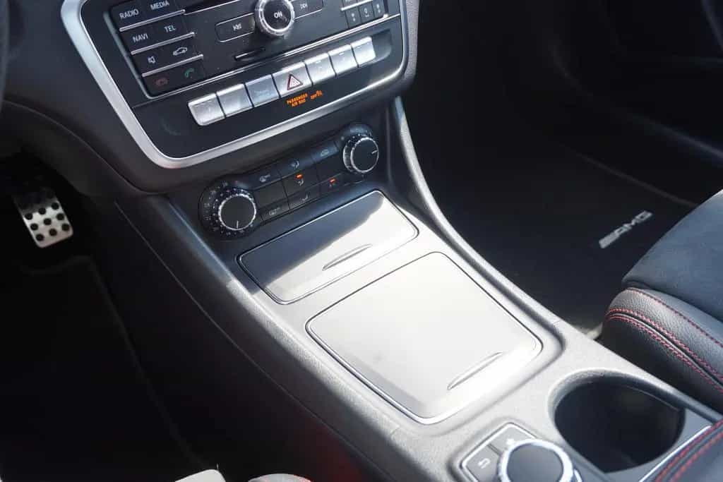 Mercedes-Benz GLA 180 Autom. AMG Line LED Navi AHK Alcantara 10/2018-photo-20