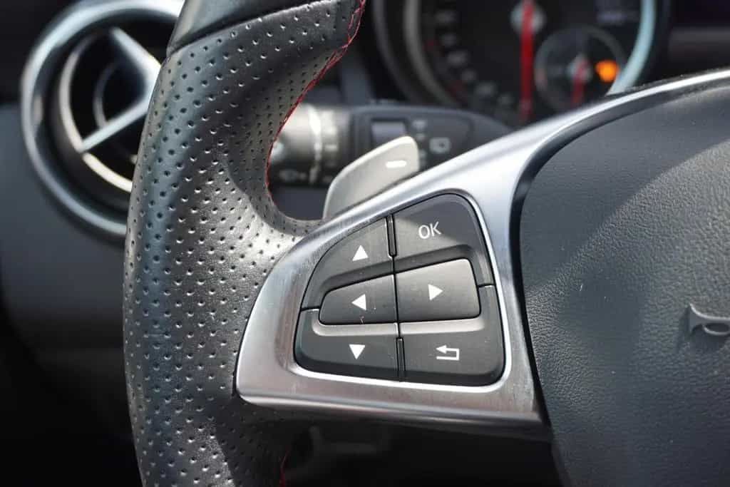 Mercedes-Benz GLA 180 Autom. AMG Line LED Navi AHK Alcantara 10/2018-photo-21