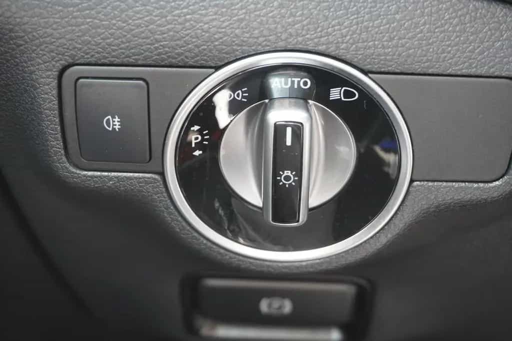 Mercedes-Benz GLA 180 Autom. AMG Line LED Navi AHK Alcantara 10/2018-photo-27