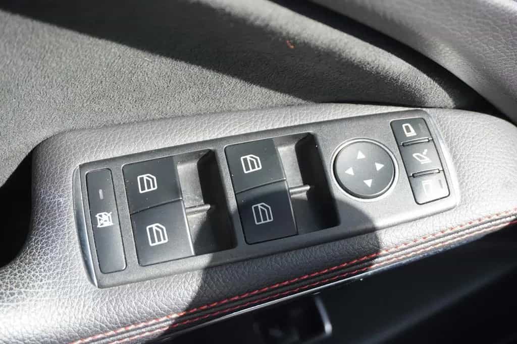 Mercedes-Benz GLA 180 Autom. AMG Line LED Navi AHK Alcantara 10/2018-photo-28