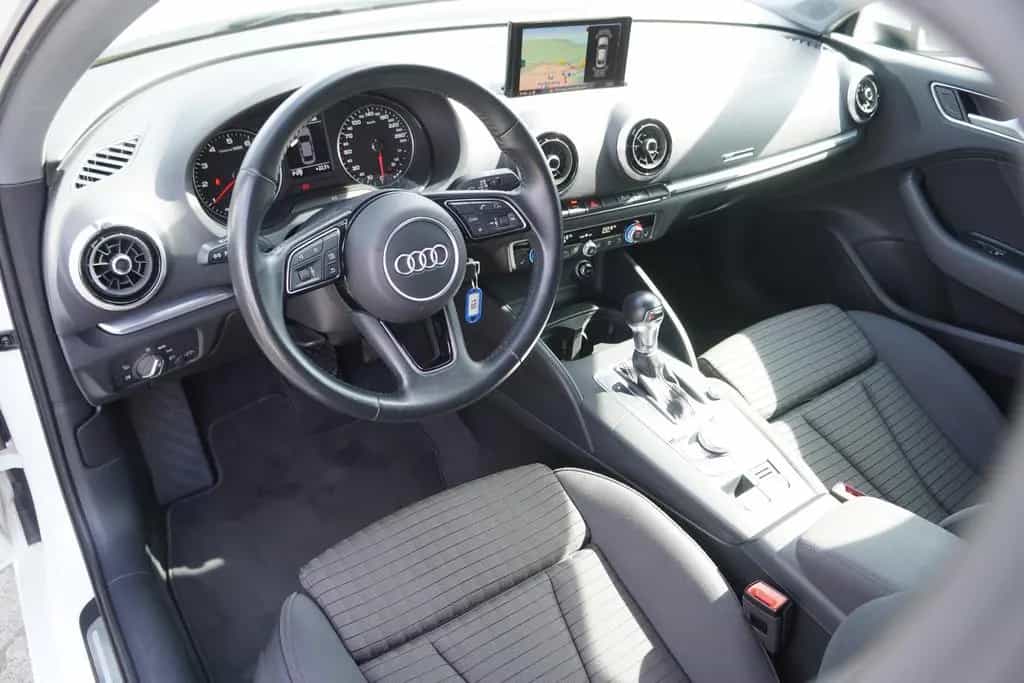 Audi A3 30 TFSI sport Bi-Xenon Navi Sitzheizung PDC 06/2018-photo-10
