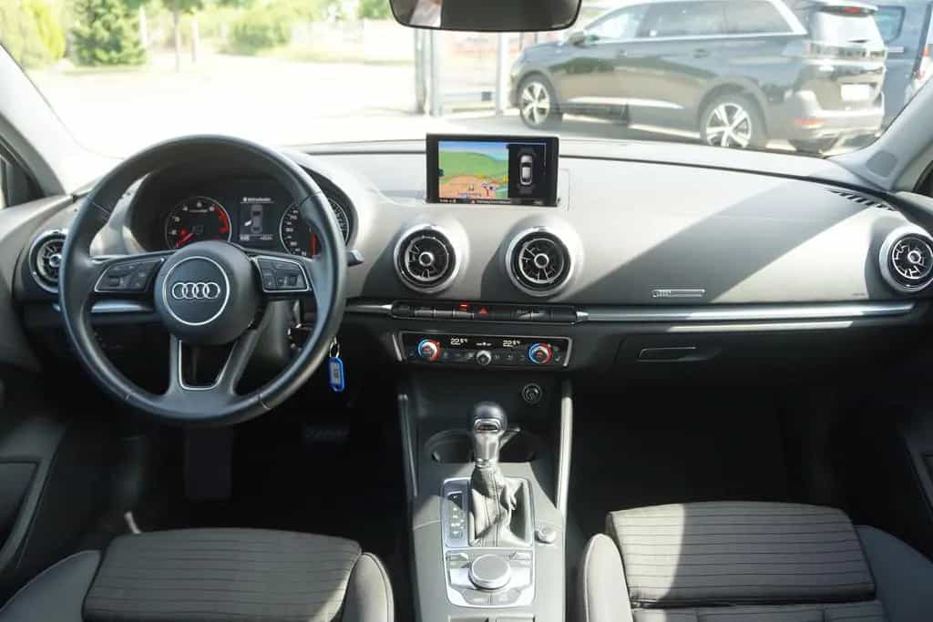 Audi A3 30 TFSI sport Bi-Xenon Navi Sitzheizung PDC 06/2018-photo-12