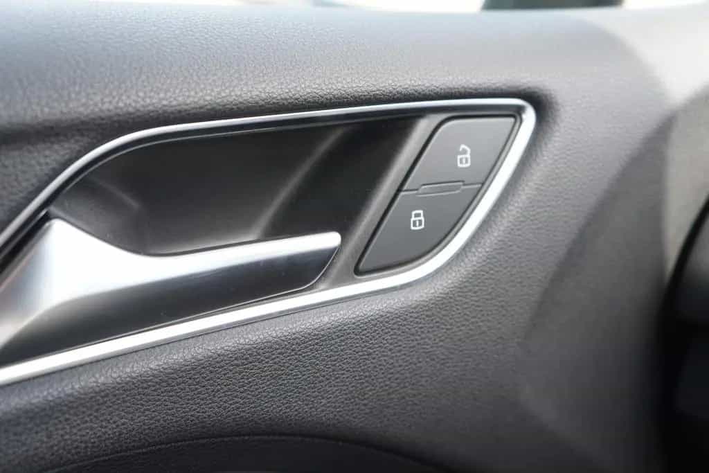Audi A3 30 TFSI sport Bi-Xenon Navi Sitzheizung PDC 06/2018-photo-15