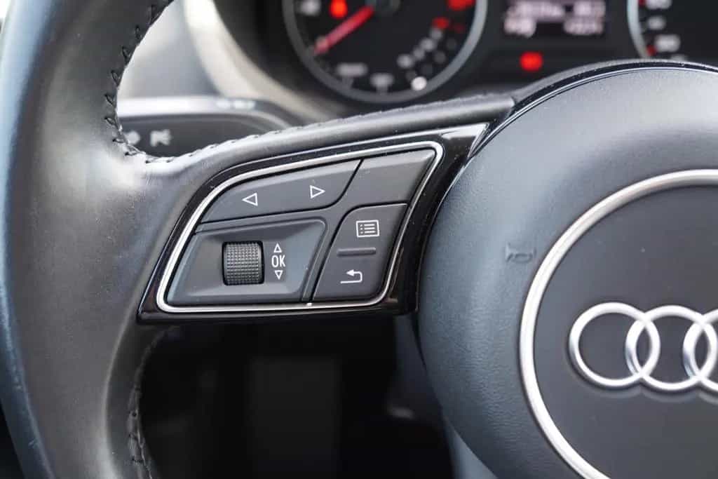 Audi A3 30 TFSI sport Bi-Xenon Navi Sitzheizung PDC 06/2018-photo-17