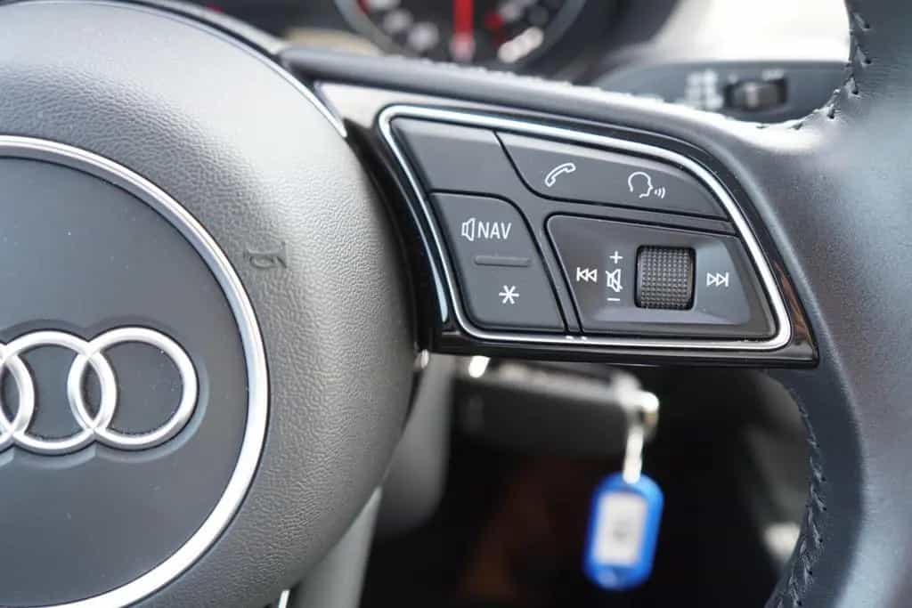 Audi A3 30 TFSI sport Bi-Xenon Navi Sitzheizung PDC 06/2018-photo-18