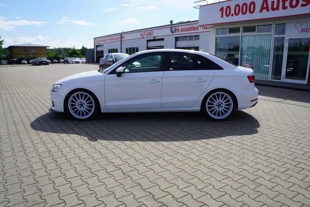 Audi A3 30 TFSI sport Bi-Xenon Navi Sitzheizung PDC 06/2018-photo-2