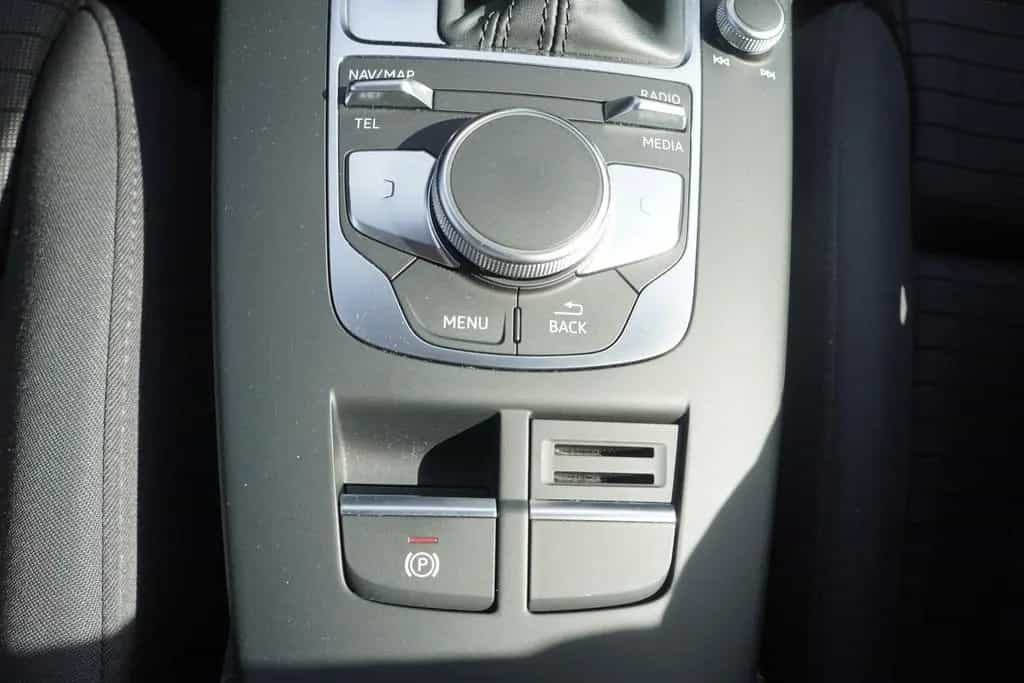 Audi A3 30 TFSI sport Bi-Xenon Navi Sitzheizung PDC 06/2018-photo-22