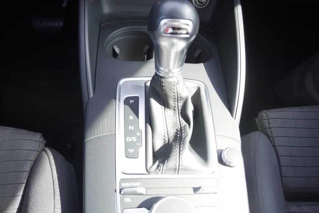 Audi A3 30 TFSI sport Bi-Xenon Navi Sitzheizung PDC 06/2018-photo-23