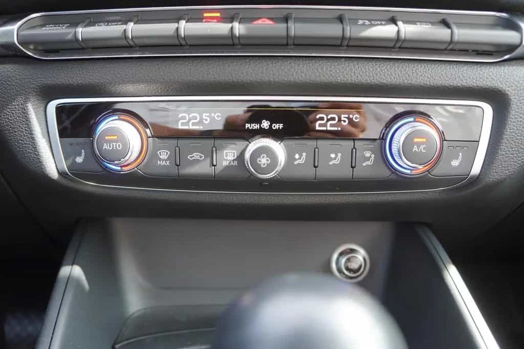 Audi A3 30 TFSI sport Bi-Xenon Navi Sitzheizung PDC 06/2018-photo-24