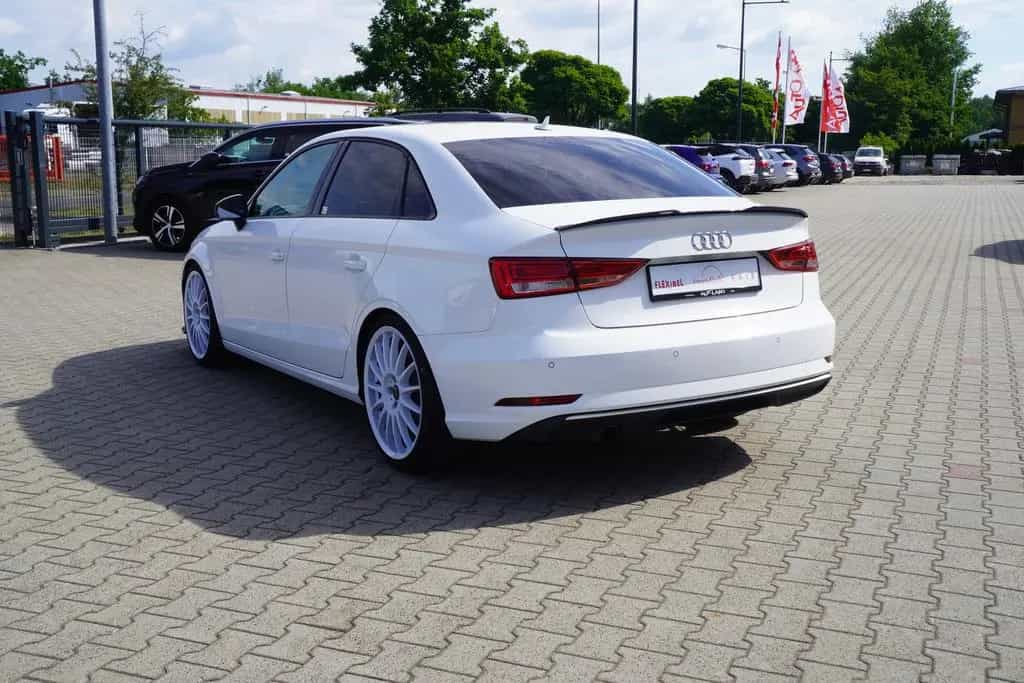 Audi A3 30 TFSI sport Bi-Xenon Navi Sitzheizung PDC 06/2018-photo-3