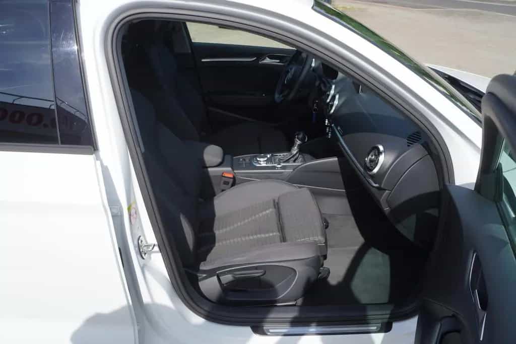 Audi A3 30 TFSI sport Bi-Xenon Navi Sitzheizung PDC 06/2018-photo-30
