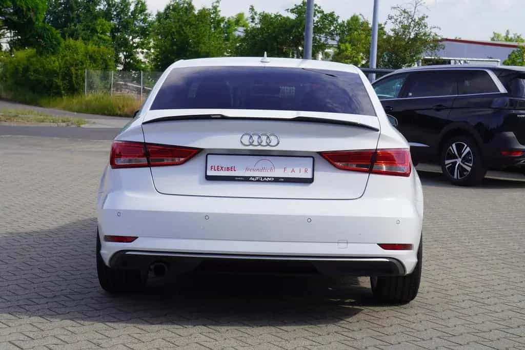 Audi A3 30 TFSI sport Bi-Xenon Navi Sitzheizung PDC 06/2018-photo-4