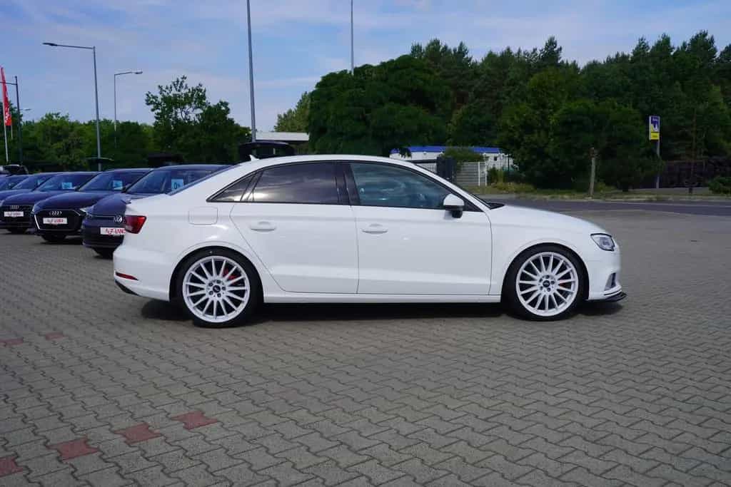 Audi A3 30 TFSI sport Bi-Xenon Navi Sitzheizung PDC 06/2018-photo-6