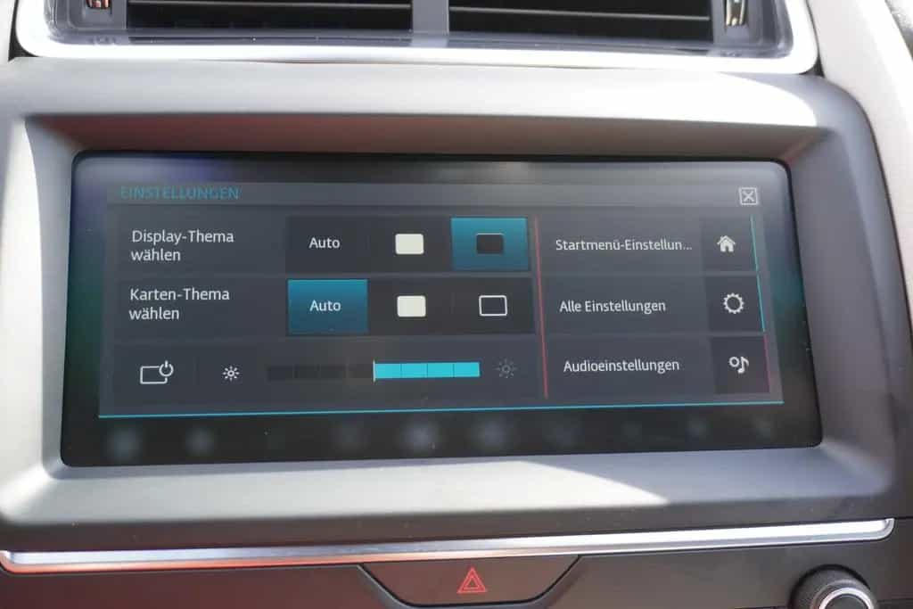 Jaguar E-Pace P300 R-Dynamic AWD ACC Panorama 360° LED 10/2019-photo-23