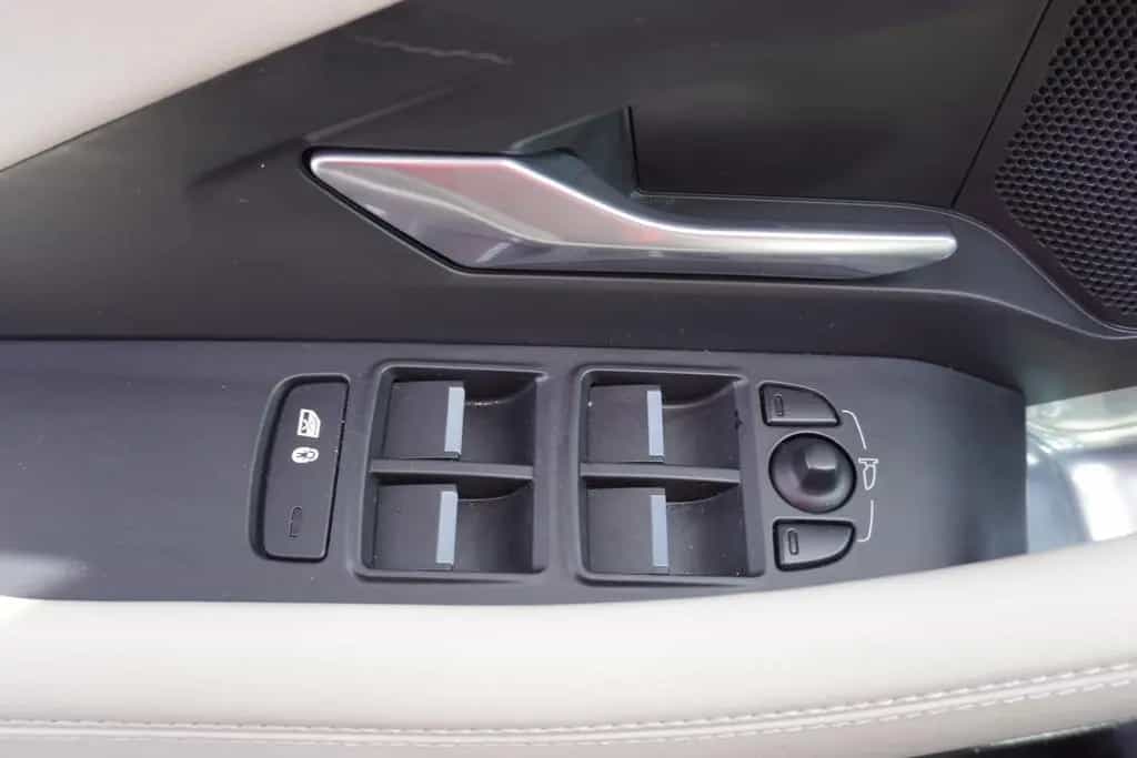 Jaguar E-Pace P300 R-Dynamic AWD ACC Panorama 360° LED 10/2019-photo-7