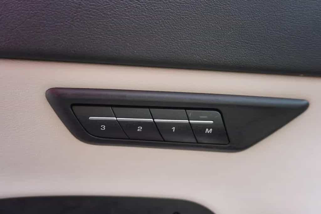 Jaguar E-Pace P300 R-Dynamic AWD ACC Panorama 360° LED 10/2019-photo-8