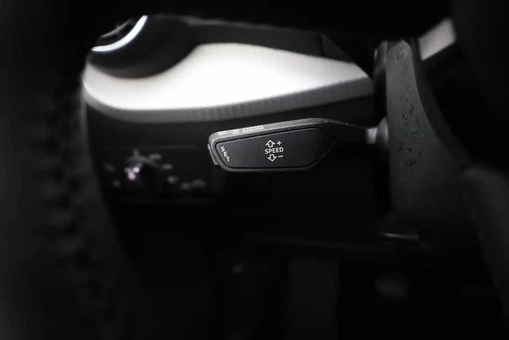 Audi Q2 30 TFSI LED Navi Sitzheizung Kamera AHK 11/2020-photo-19