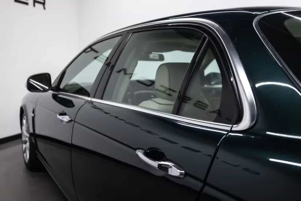 Jaguar XJ 4.2 V8 Executive Fiscale waarde € 6.000,- 04/2008-photo-19