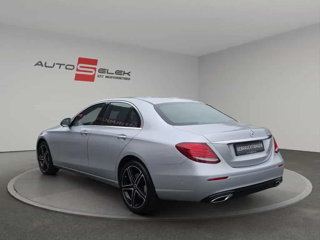 Mercedes-Benz E 350 E Limousine Avantgarde Aus 1.Hand 07/2019-photo-2